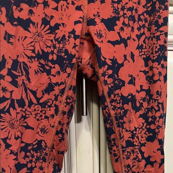 Lululemon All You Do Crop *19"
Efflorescent Dark Canyon Onyx Blue Sz 6 - Picture 4 of 10